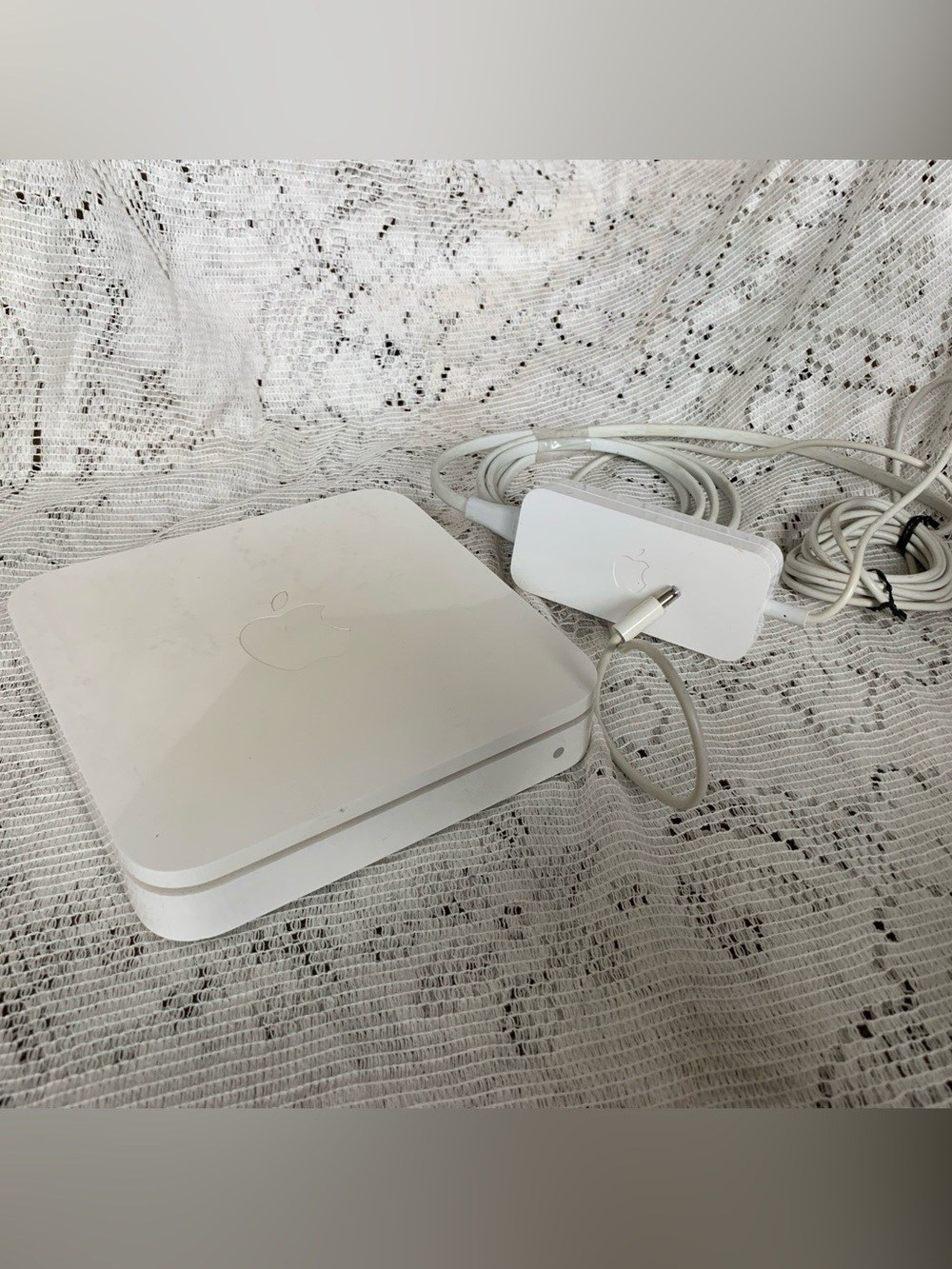 Apple AirPort Extreme Base Station A1143 Wireless Router w/ Power Supply Tested